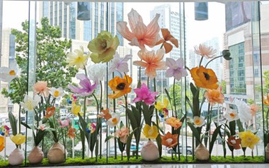 Uso e precauzioni dei fiori di carta in piedi